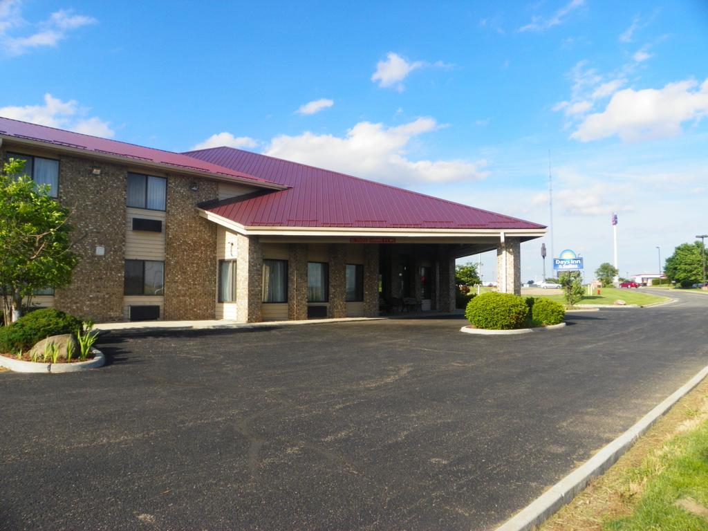 Royalton Inn & Suites Upper Sandusky Esterno foto