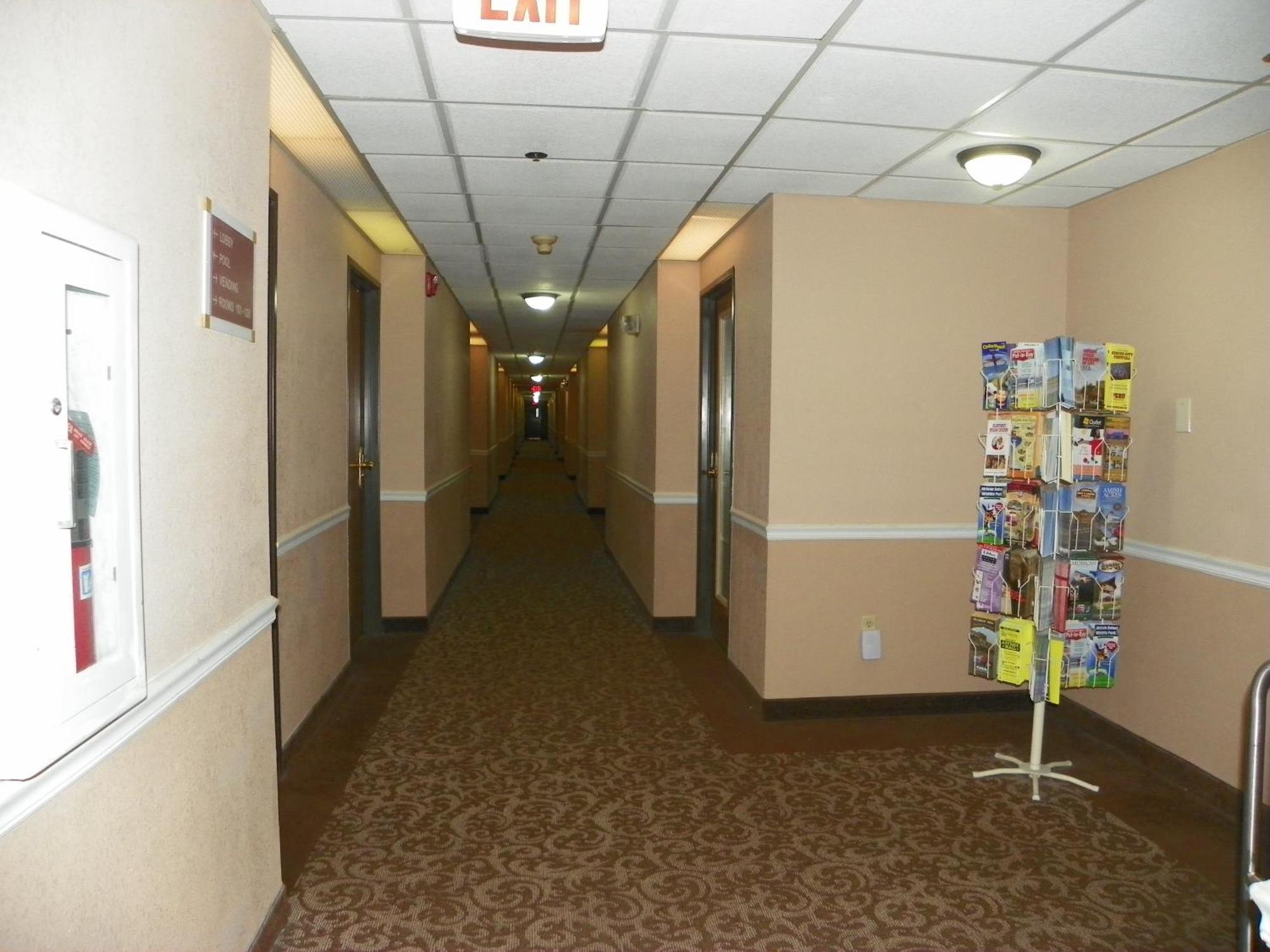 Royalton Inn & Suites Upper Sandusky Esterno foto