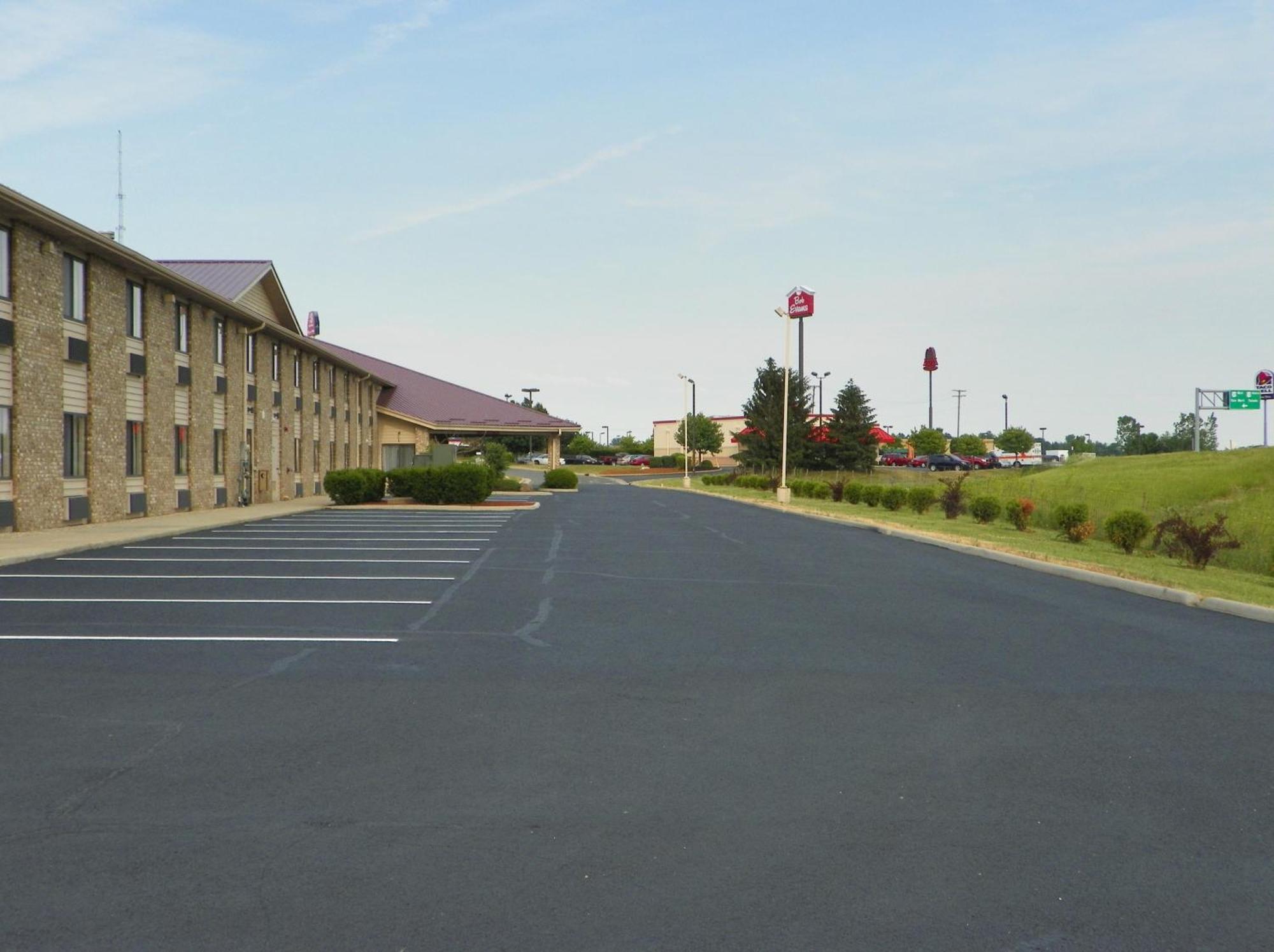 Royalton Inn & Suites Upper Sandusky Esterno foto