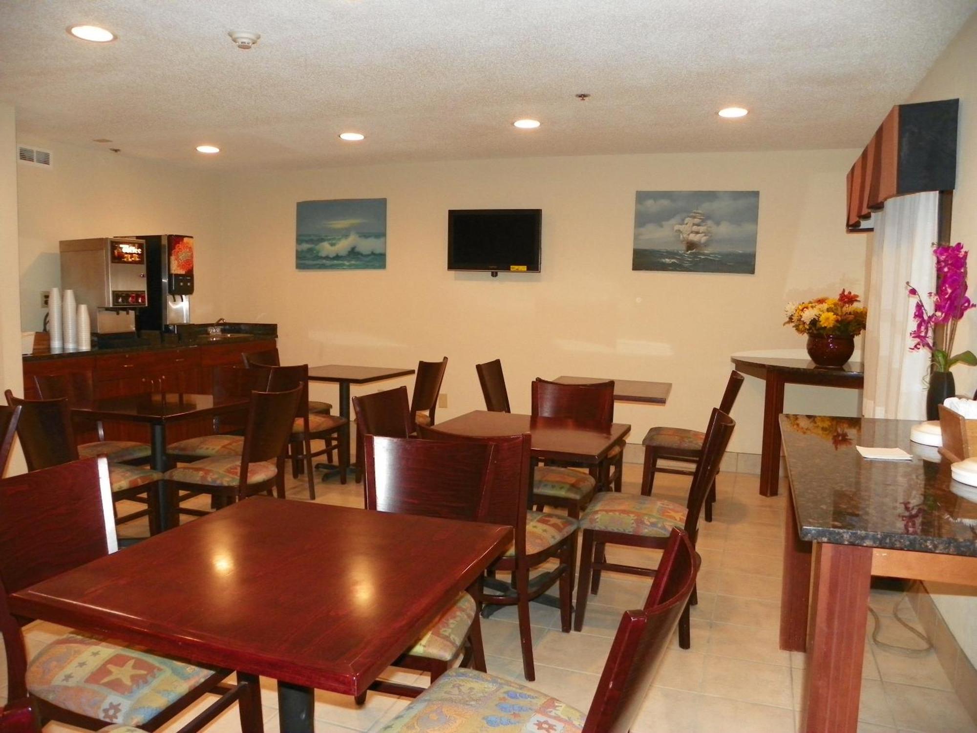 Royalton Inn & Suites Upper Sandusky Esterno foto